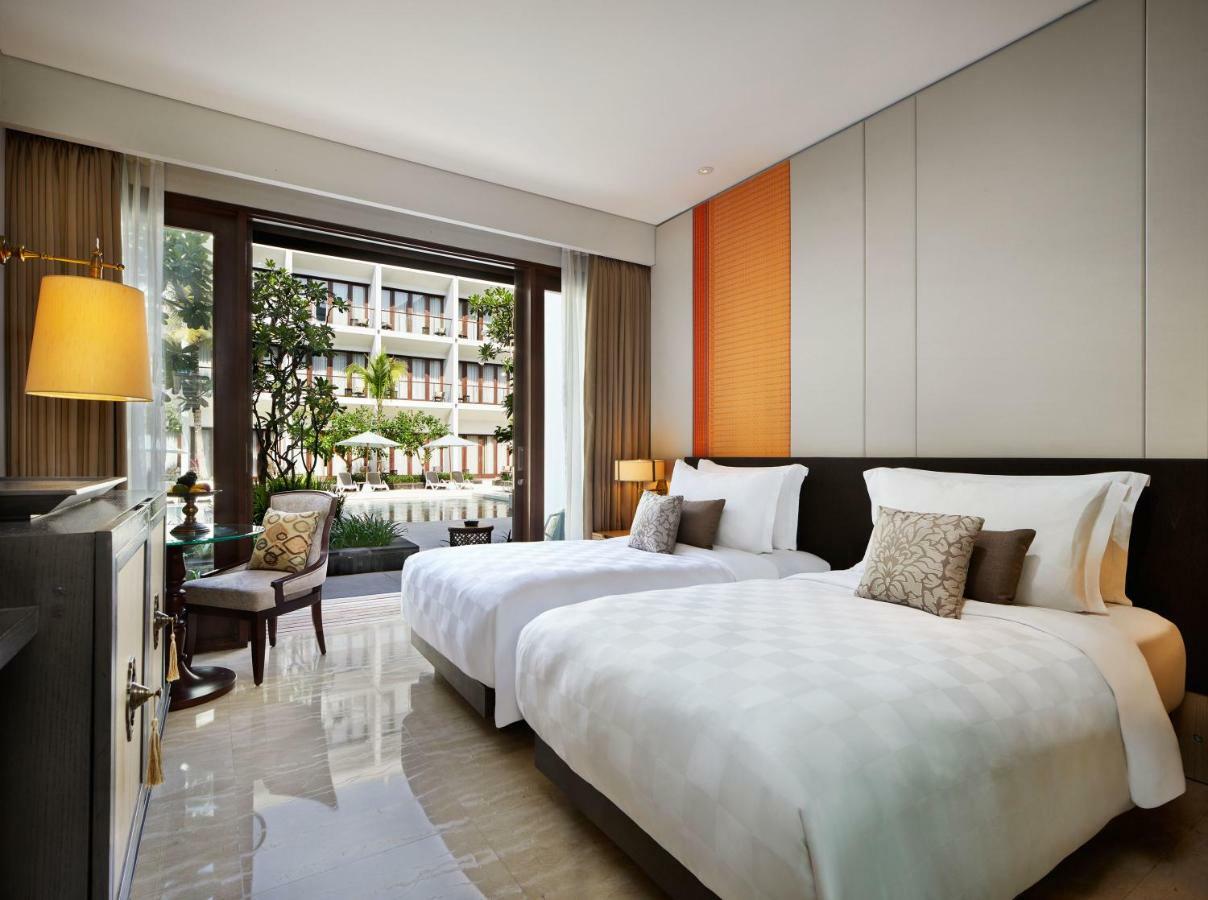 Deluxe Room Pool Access